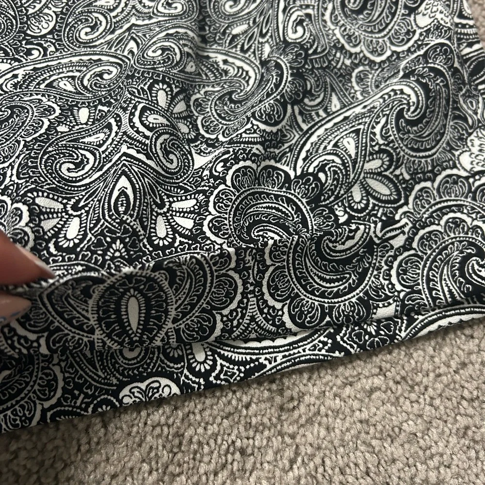 Women's Express Black White Paisley Pleated Tailored Cuffed Dress Short Shorts 6